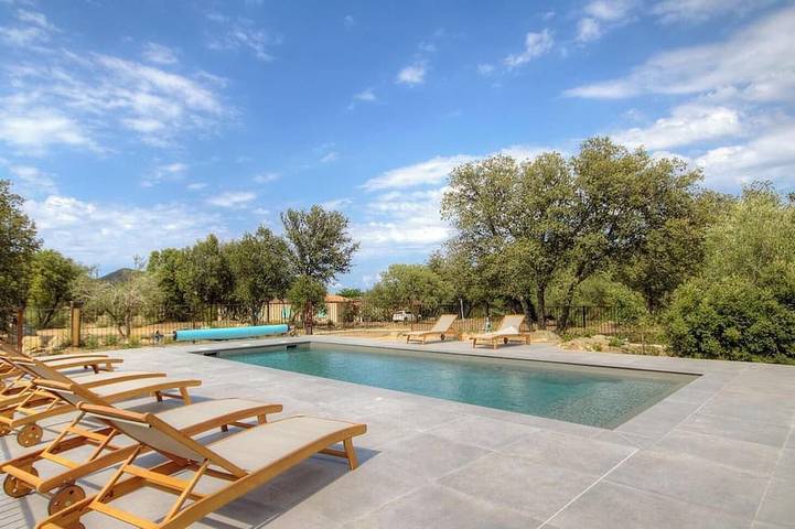Ferienhaus für 6 Personen, mit Terrasse und Pool