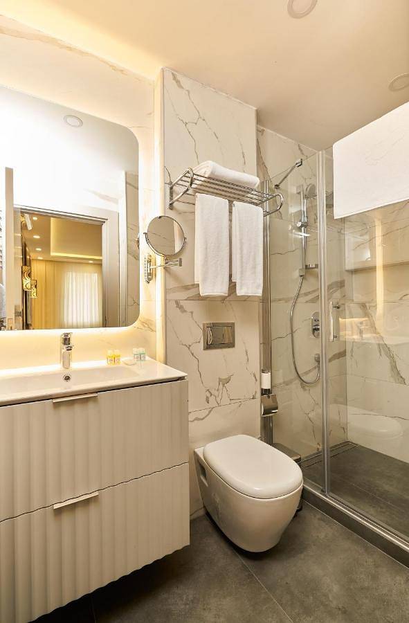 Connecting Two-Bedroom Apartments with City View in Fatih, Istanbul