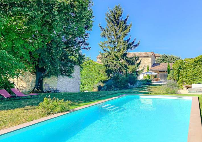 Gîte pour 4 personnes, avec Terrasse et Jardin ainsi que Piscine et Vue à Livers-Cazelles