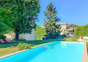 Gîte pour 2 personnes, avec piscine ainsi que jardin et vue à Livers-Cazelles