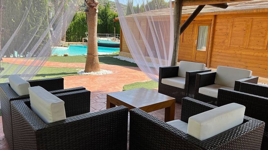 Casa rural para 6 personas, con Balcón/Terraza además de Jacuzzi y Piscina en Rute - 4