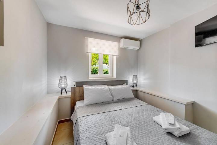 Location de vacances pour 6 personnes, avec jardin et vue ainsi que terrasse et piscine dans Finikas - 3