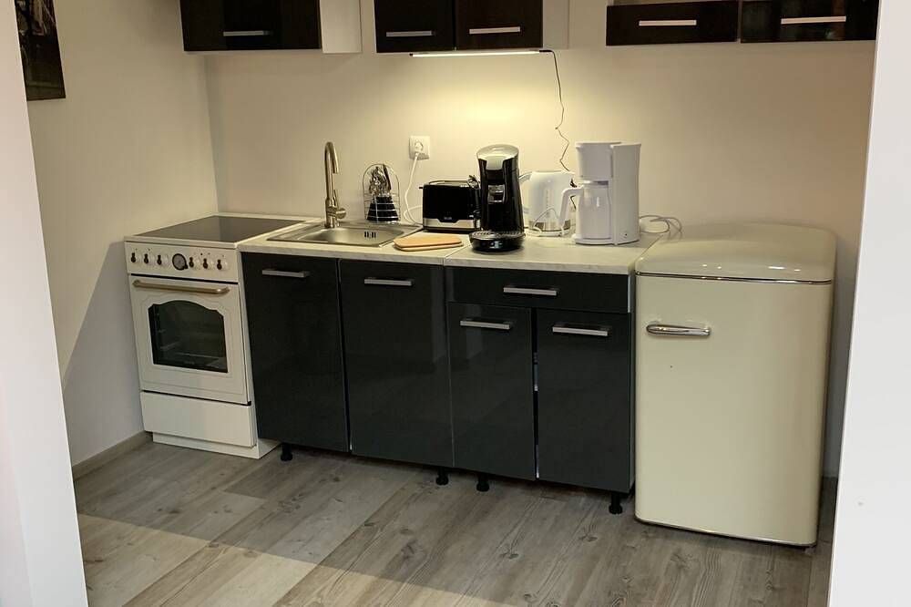 Geheel appartement, Guest apartment near Speyer with beautiful terrace by the koi pond in Dudenhofen, Rijndal