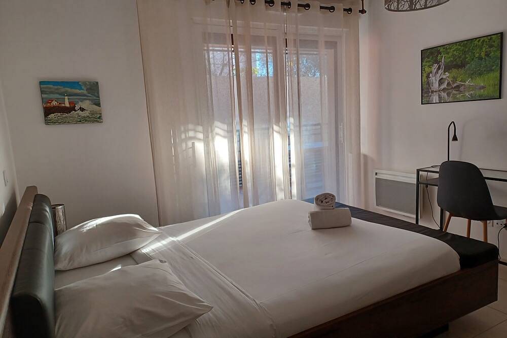 Apartamento entero, Clos des Chênes - Very quiet apt. near Montpellier - Tramway 1 minute away in Castelnau-le-Lez, Côte d'Améthyste