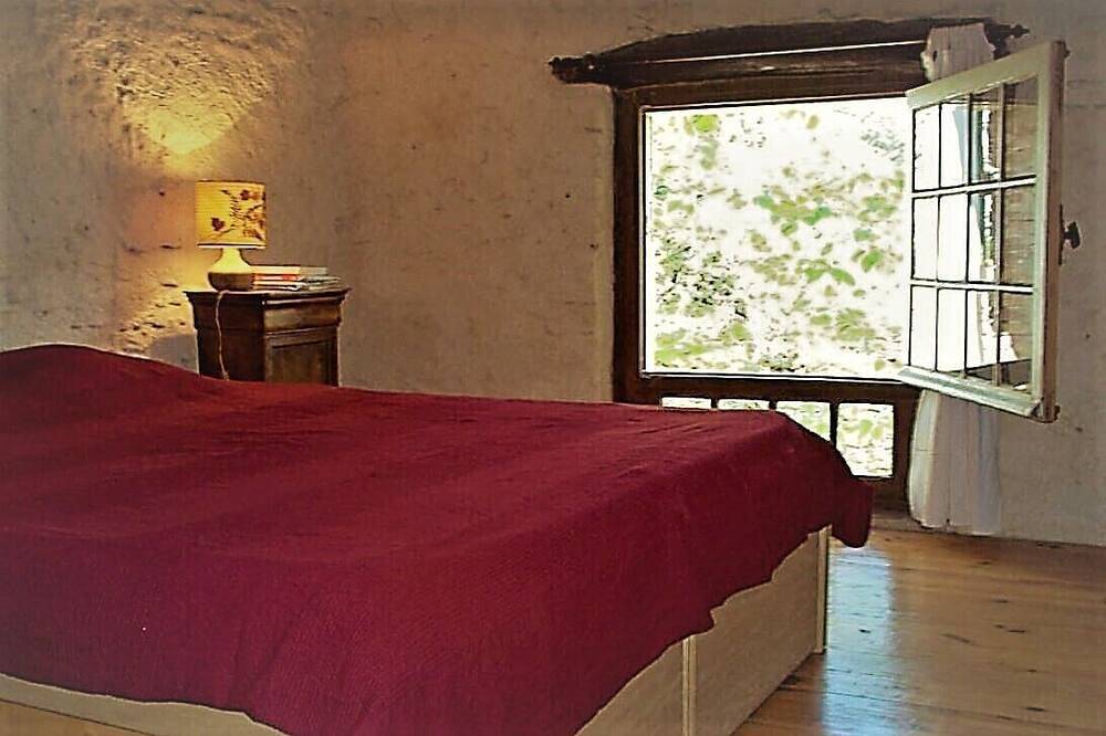 Provence: Jahrhunderte altes Bauernhaus in der Natur, sehr ruhig und authentisch in La Roque-sur-Cèze, Nimes und Umgebung