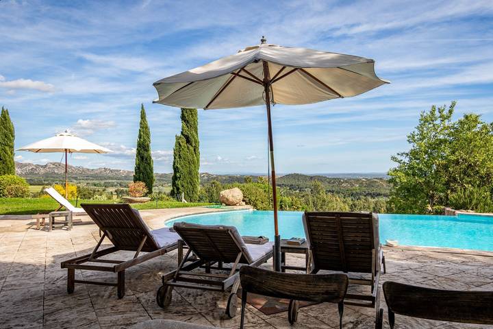 Location de vacances pour 10 personnes, avec terrasse et jardin à Les Baux-de-Provence