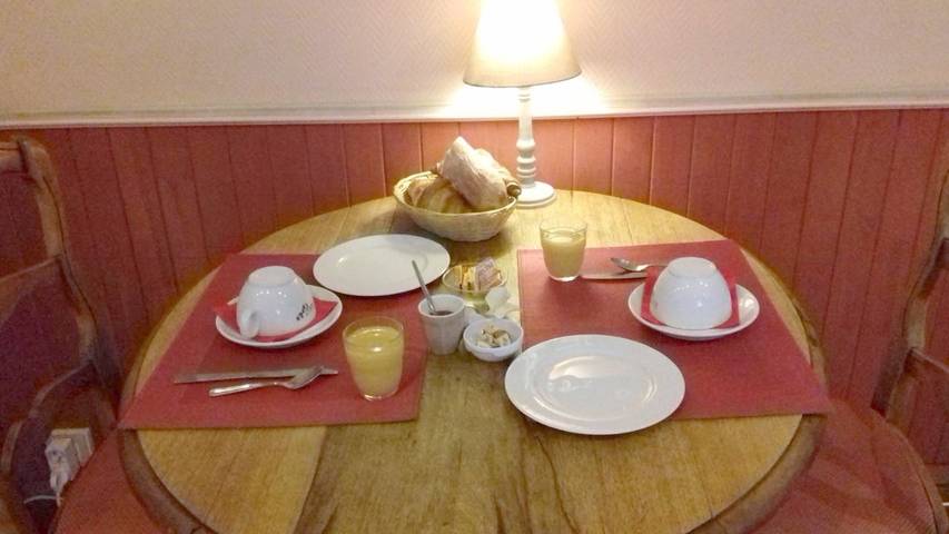 Hôtel pour 2 personnes, avec jardin à Crouzilles - 4