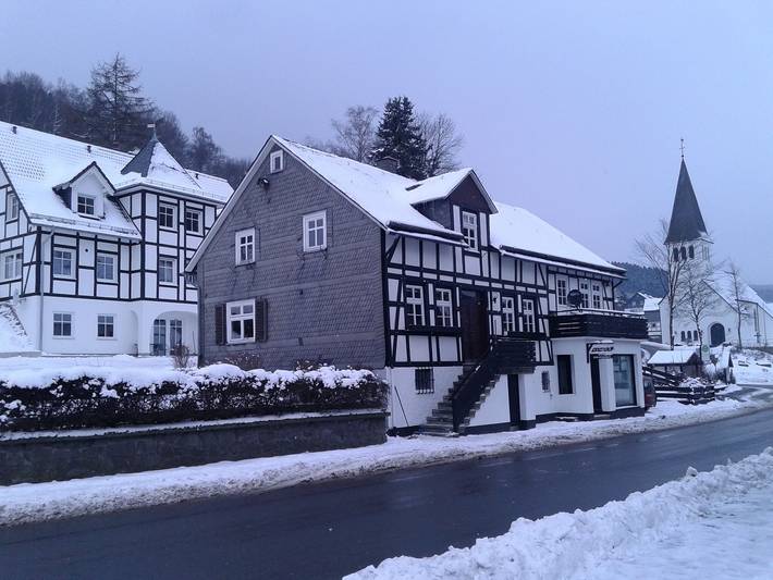 Ferienhaus für 14 Personen, mit Balkon und Garten in Olsberg