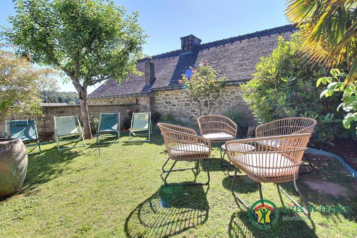 Gîte pour 4 personnes, avec terrasse ainsi que jacuzzi et jardin dans Pluméliau-Bieuzy - 3