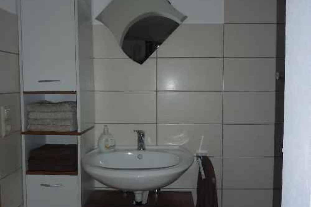 Ganze Wohnung, Helle Ferienwohnung (40 qm) für maximal zwei Personen in Deiningen, Bayerisch Schwaben