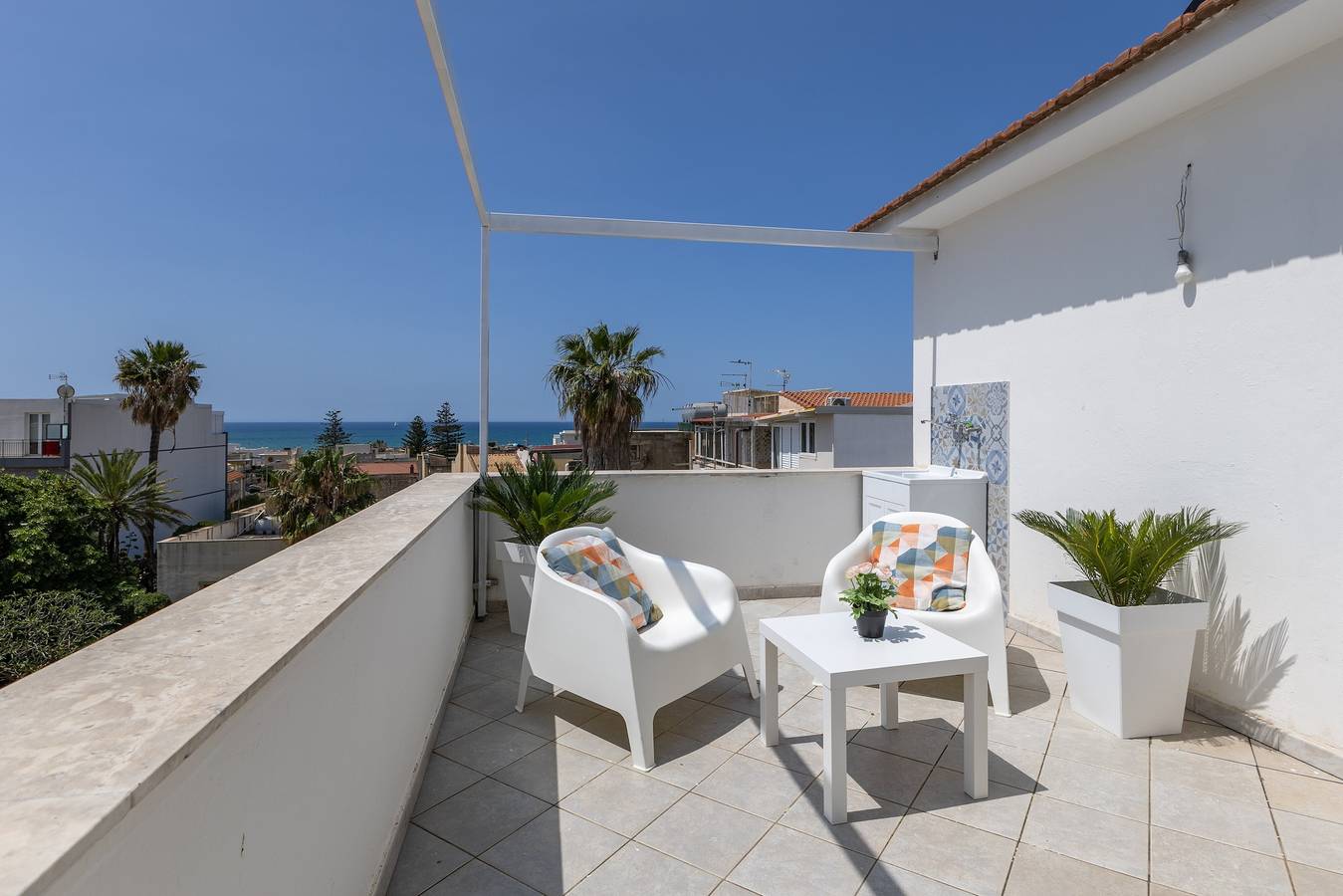 Ganze Wohnung, Ferienwohnung 'Attico' mit Meerblick, Wi-Fi und Klimaanlage in Scicli, Ragusa Provinz