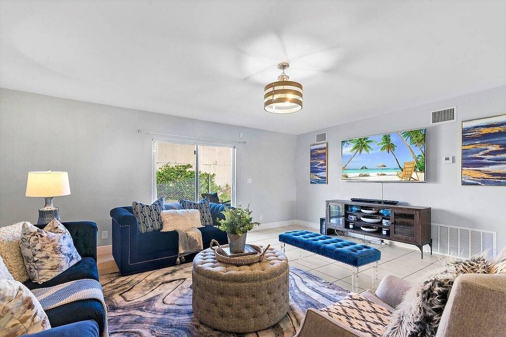 4 Bedrooms | 3 Bathrooms | Pet Friendly | Outdoor Lounge & Spacious Living Area in West Palm Beach, Palm Beach County