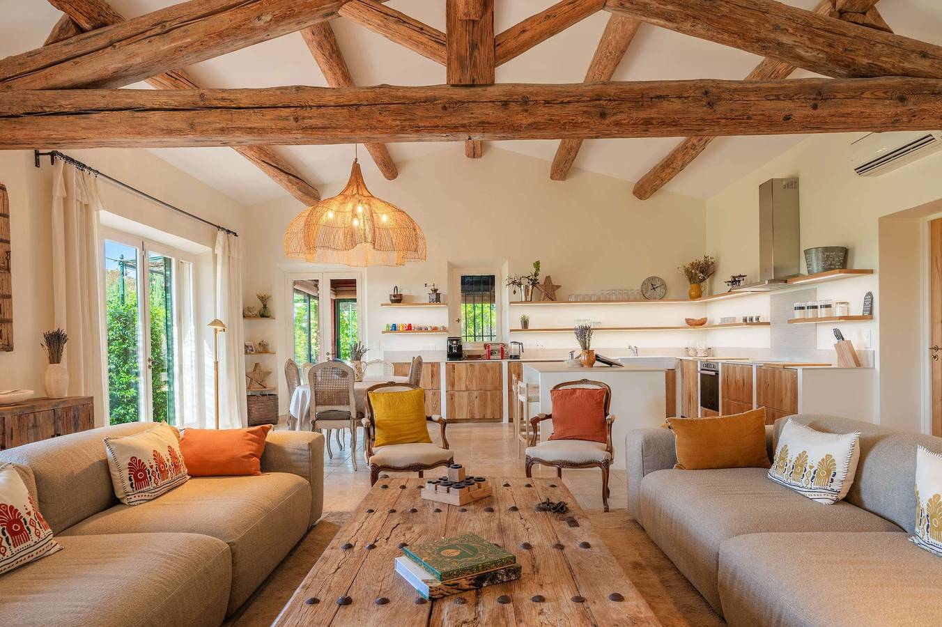 Le Mas Ela  a  Your Family Haven with Private Pool in Eyragues, Region de Arles