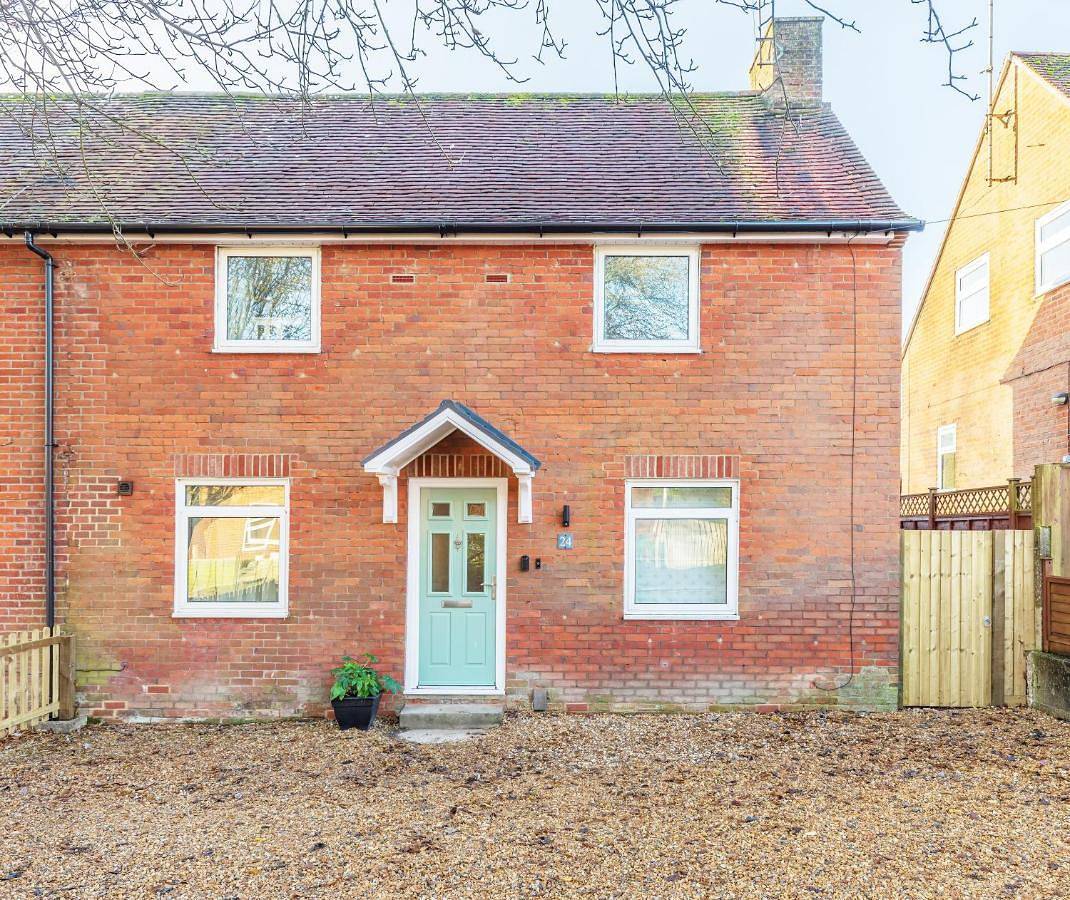 Charming 5-Bed Home with Garden and Parking in Winchester, South Downs