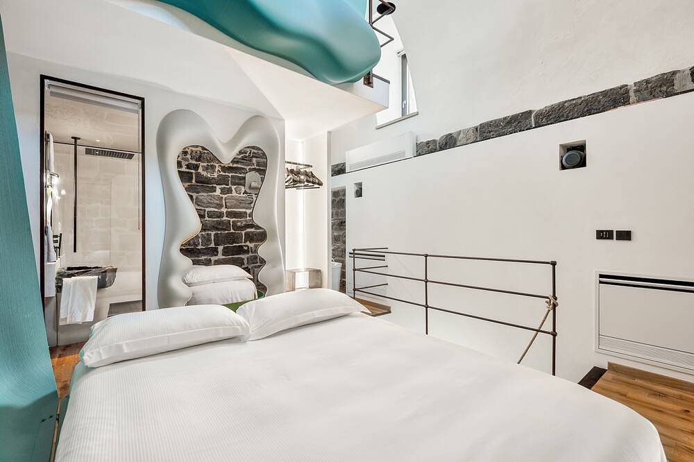 Luxury Suite with heated pool - Capitolare Tower in Portovenere, Porto Venere Municipality