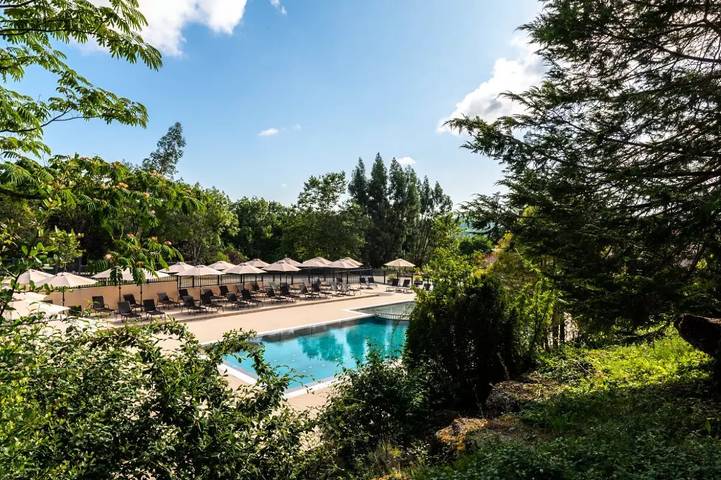 Camping pour 5 personnes, avec Terrasse et Piscine en Midi-Pyrénées