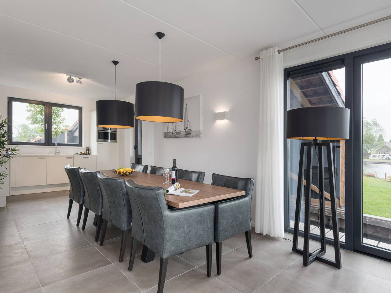 Luxe villa aan het water in Ossenzijl, Nationaal Park Weerribben-Wieden