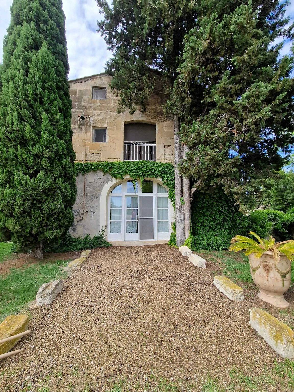 Ganze Wohnung, Helle Wohnung in Arles mit Gemeinschaftspool in Albaron, Arles