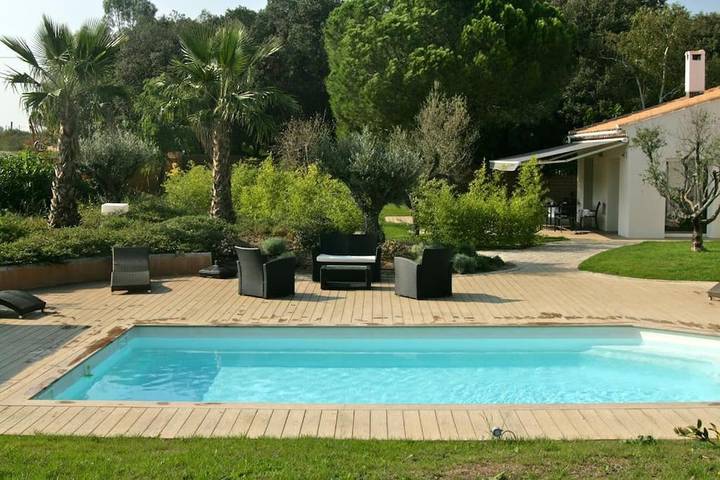 Location de vacances pour 10 personnes, avec jardin ainsi que jacuzzi et piscine à Vendargues - 3
