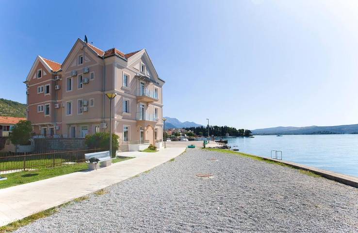 Gîte pour 3 personnes, avec terrasse et vue, adapté aux familles dans Tivat - 3