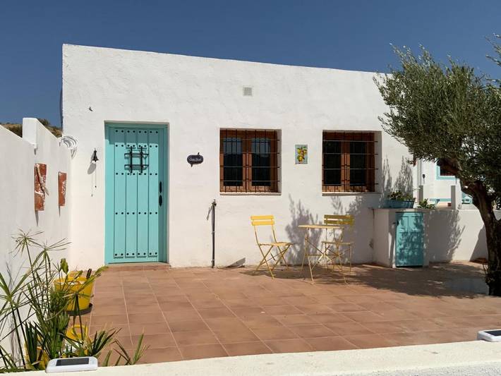 Holiday home for 3 people, with terrace and garden as well as pool - 1