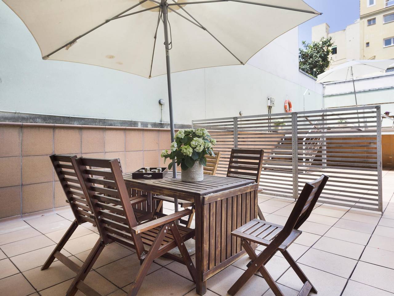 Entire holiday apartment, Apartment with large terrace and pool near Sagrada Familia in Barcelona Centre, Barcelona