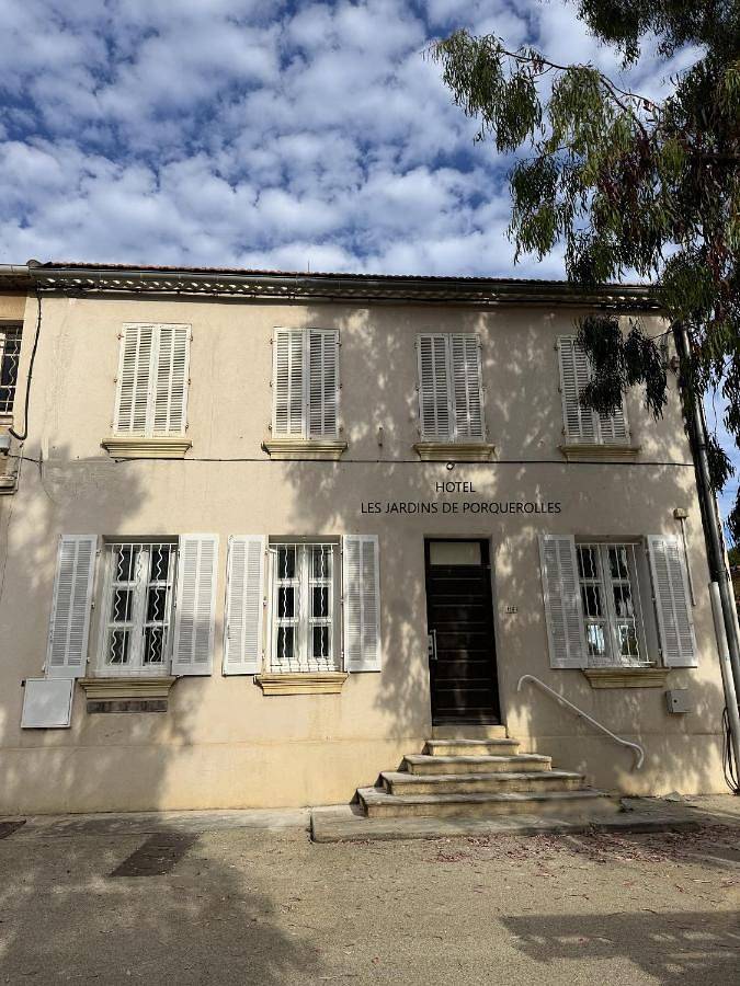 Hotel für 4 Personen, mit Terrasse und Garten sowie Ausblick in Porquerolles