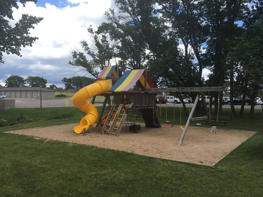 Ganze Wohnung, Großartige Aussichten! Dritte Etage Endgerät - Tiefgarage! in Dickinson County