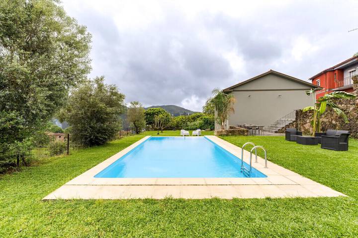 Casa de férias para 8 pessoas, com jardim e piscina em Amares