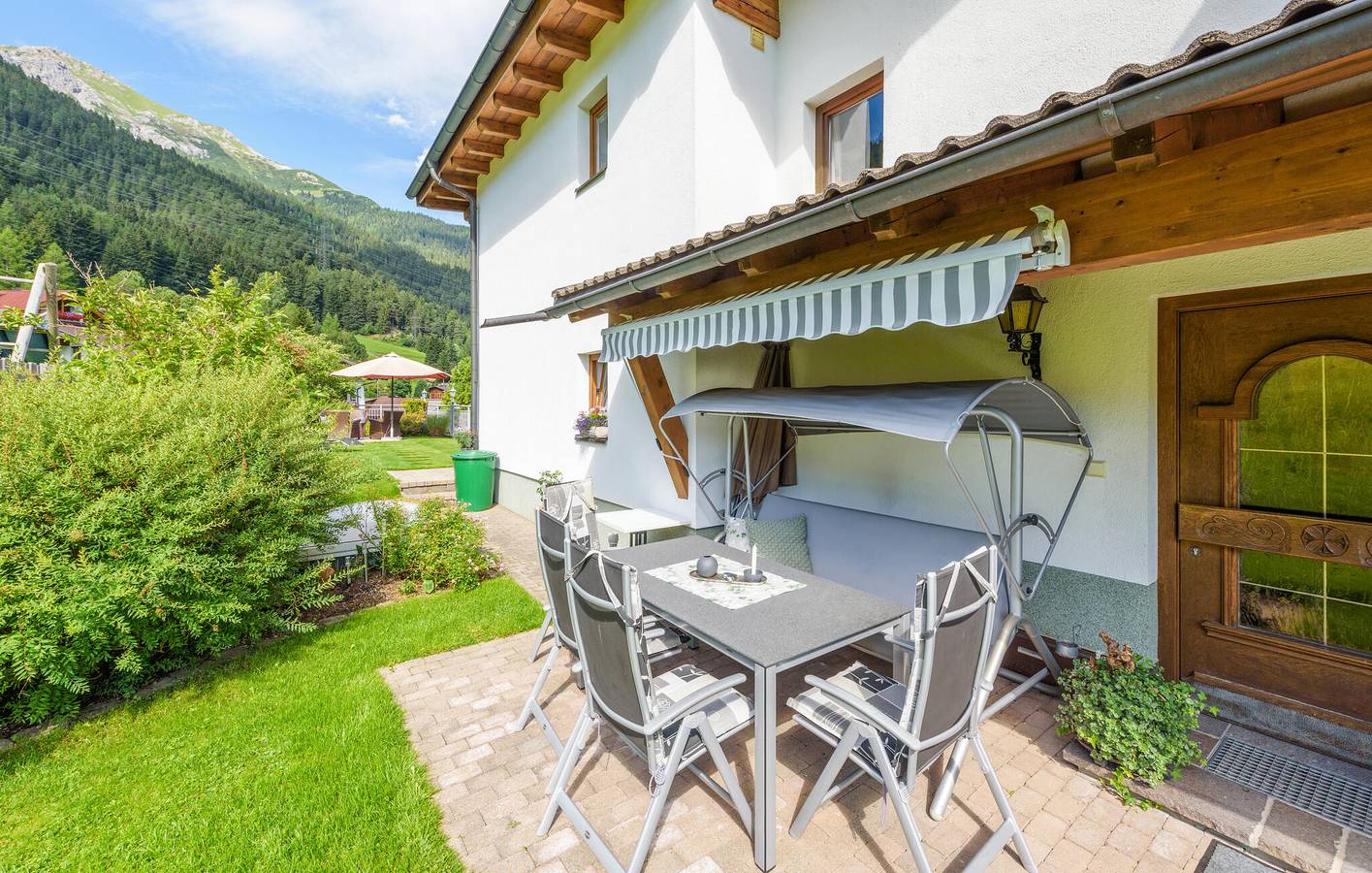 Hel ferieleilighet, Ferieleilighet for 4 personer med terrasse in Lechtal Alps, Sankt Anton am Arlberg