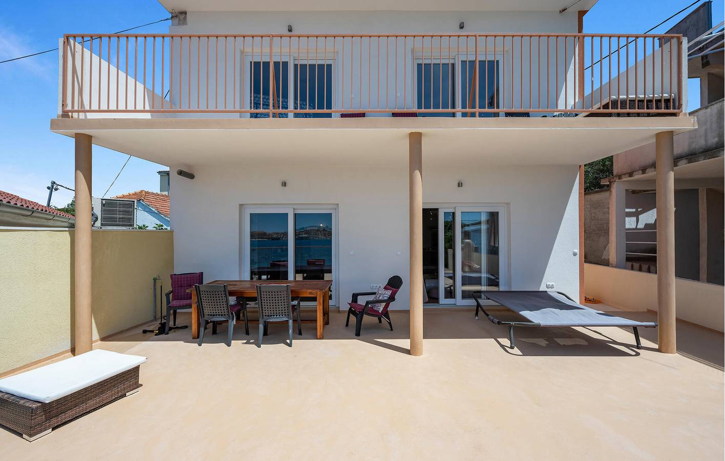 Ganze Ferienwohnung, Gemütliche Wohnung mit Terrasse, WLAN und Parkplatz, 1,5 km vom Strand entfernt in Brodarica, Šibenik-Knin