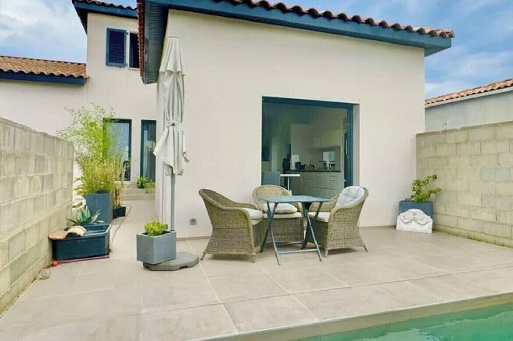 House ventoux view, swimming pool in Rochefort-du-Gard, Region de Nimes