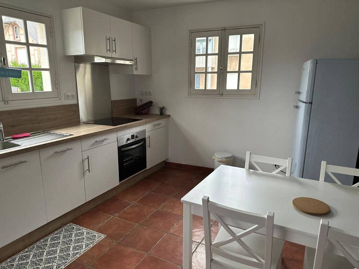 Two-Bedroom House in Isigny-le-Buat, Région d'Avranches