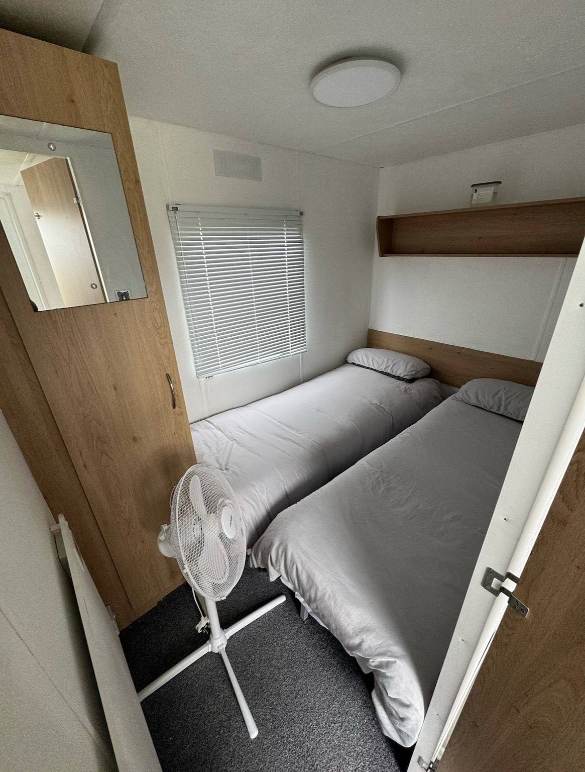 Caravan Sleeps 8 with Parking in St Osyth, Essex