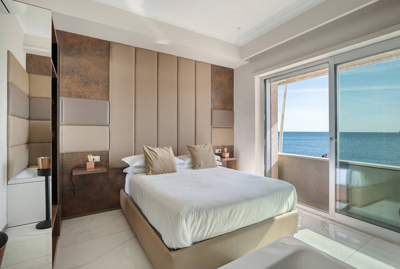Zimmer 'Luxury Seaview Con Jacuzzi' mit Balkon, Wi-Fi und Klimaanlage in Neapel, Neapel Provinz