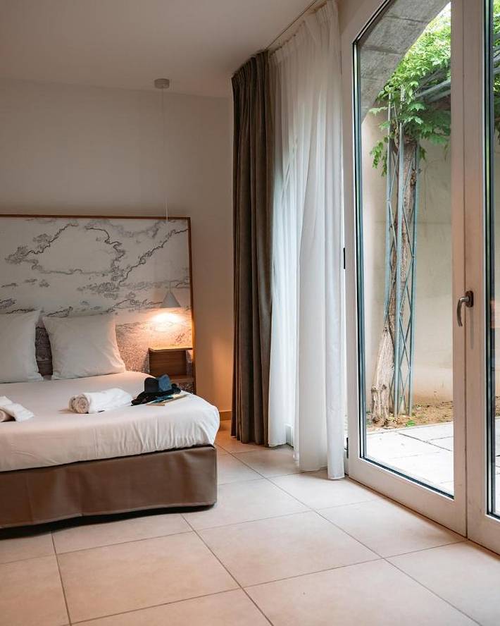 Hôtel pour 3 personnes, avec Balcon et Terrasse ainsi que Jardin et Bassin pour enfant à Saint-Maurice-d'Ardèche