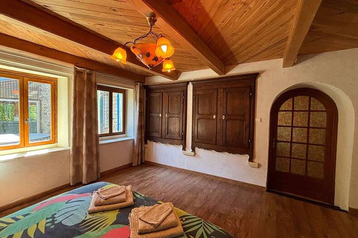 Gîte pour 10 personnes, avec jardin à La Chapelle-aux-Bois - 3