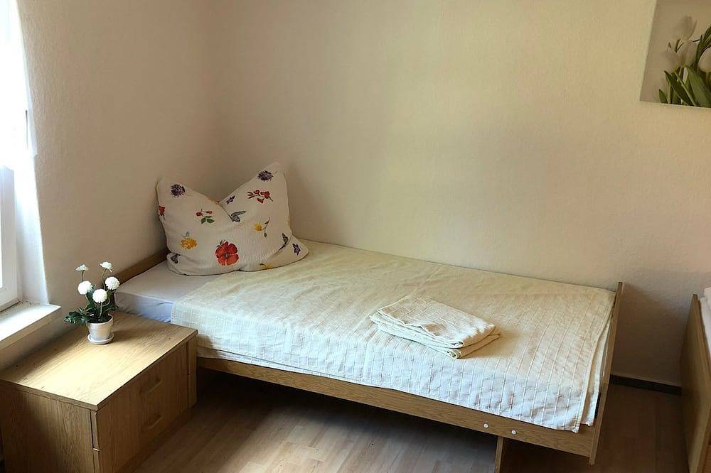 Ganze Wohnung, Gemütliche Ferienwohnung; Mecklenburger Seenplatte; Neue Küche in Schwarz, Mecklenburgische Seenplatte