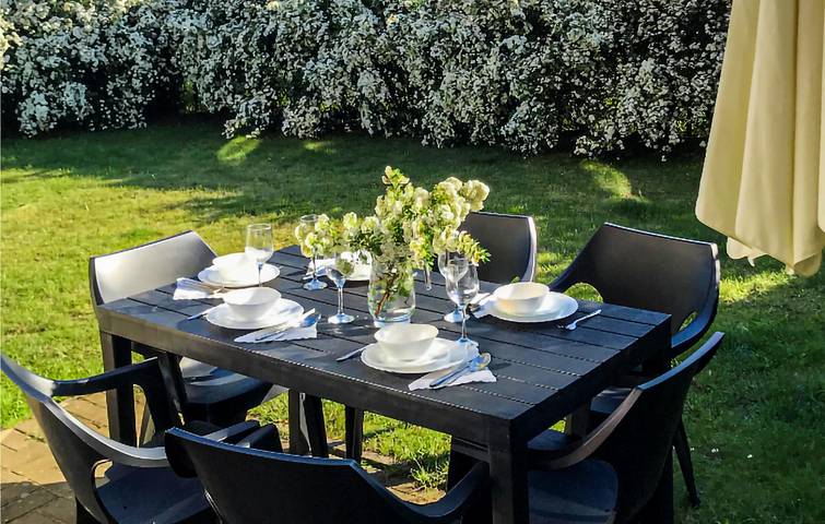 Ferienhaus für 8 Personen mit Terrasse in Darłowo, Powiat Sławieński