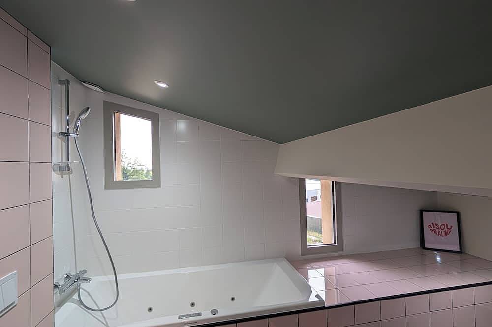 Apartamento entero, Cozy 2-room apartment with a whirlpool tub in Vaugneray, Lyon region