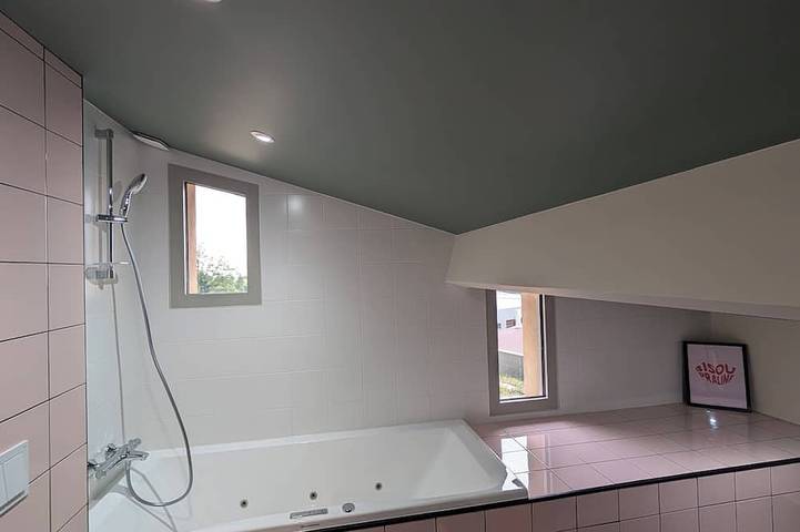 Entire apartment, Cozy 2-room apartment with a whirlpool tub in Vaugneray, Lyon region