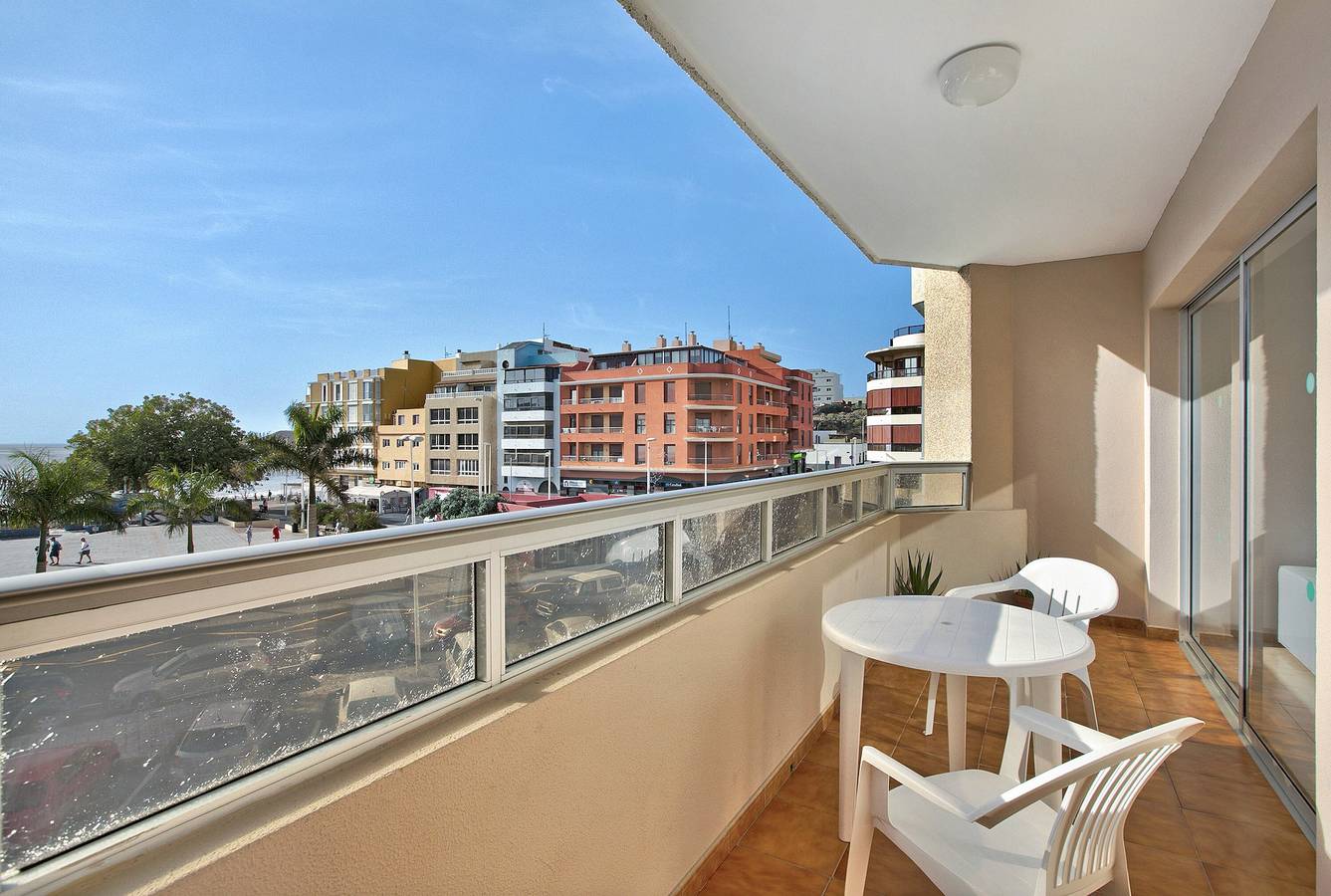 Apartamento entero, Durazno Sur 103 cerca de la playa con balcón y Wi-Fi in Playa el Médano, Granadilla de Abona