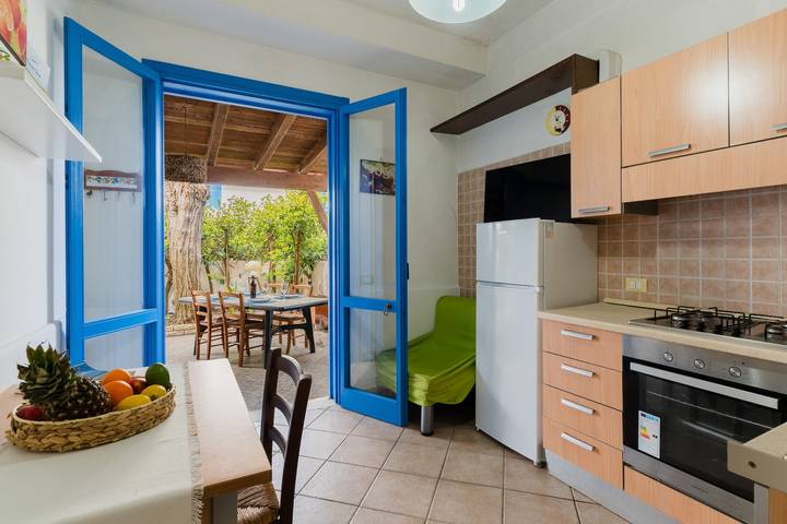 Location de vacances pour 5 personnes, avec jardin, animaux acceptés à Torre Dell'orso - 2