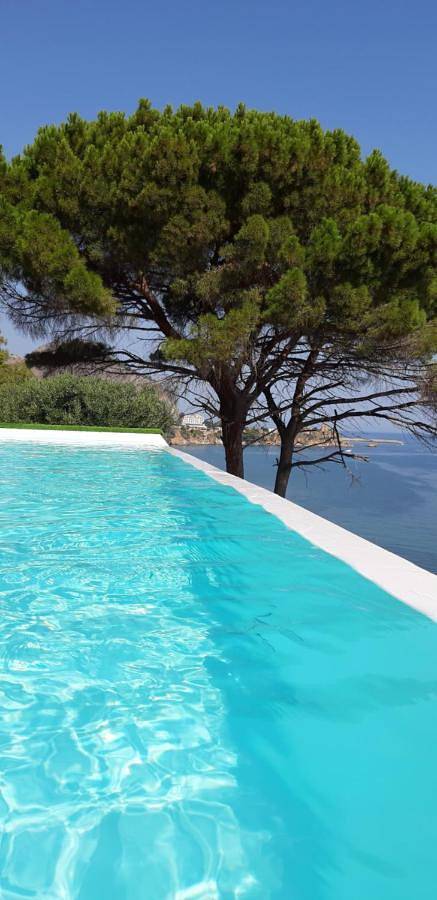 Villa for 6 people, with Hot tub and Terrace as well as Garden and Pool in Cefalù