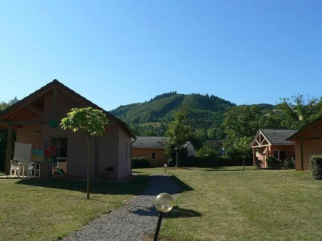 Parque de vacaciones para 4 personas, con jardín además de vistas y piscina - 1