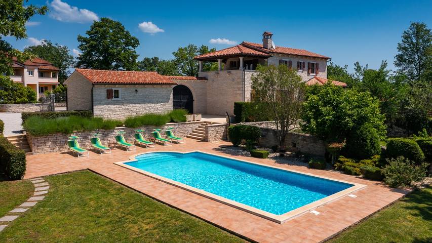 Ferienhaus für 8 Personen, mit Terrasse und Garten
