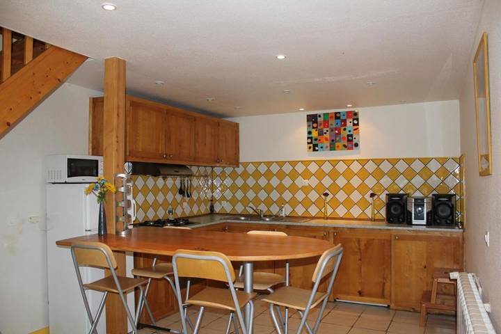 Gîte pour 5 personnes, avec Terrasse ainsi que Jardin et Vue à Ceyssat