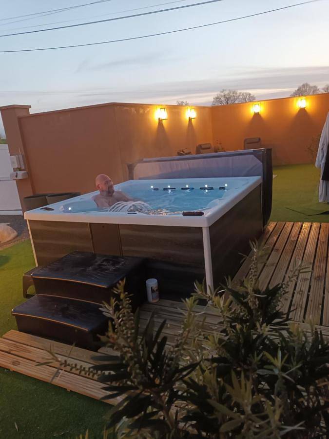Location de vacances pour 10 personnes, avec jardin et jacuzzi, animaux acceptés à Muneville-sur-Mer