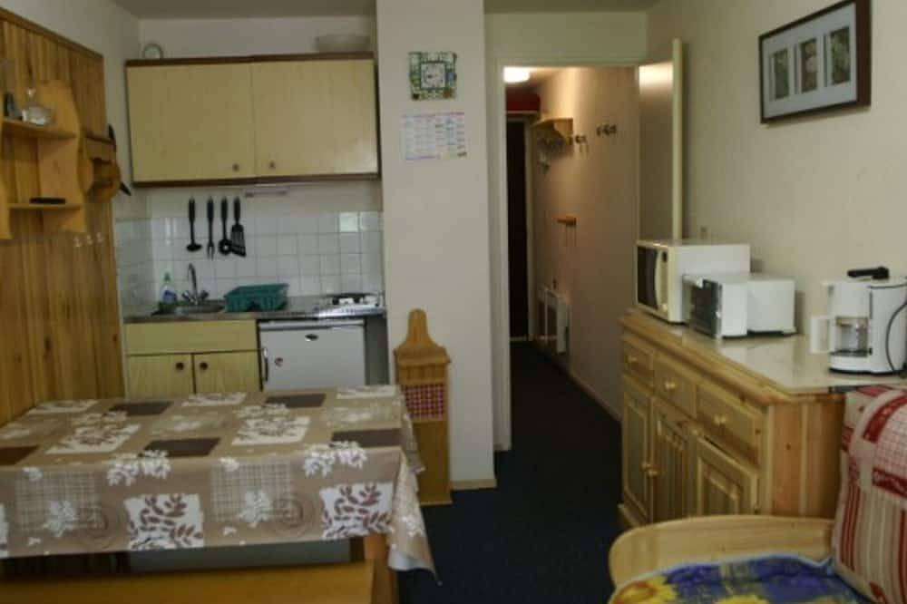 Entire apartment, Studio cabin in Le Pleynet with balcony, near the slopes in La Ferrière, Le Pleynet
