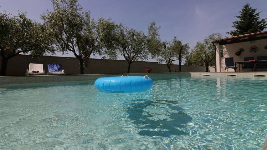 Ferienhaus für 4 Personen, mit Garten und Pool sowie Terrasse in Porec und Umgebung - 2